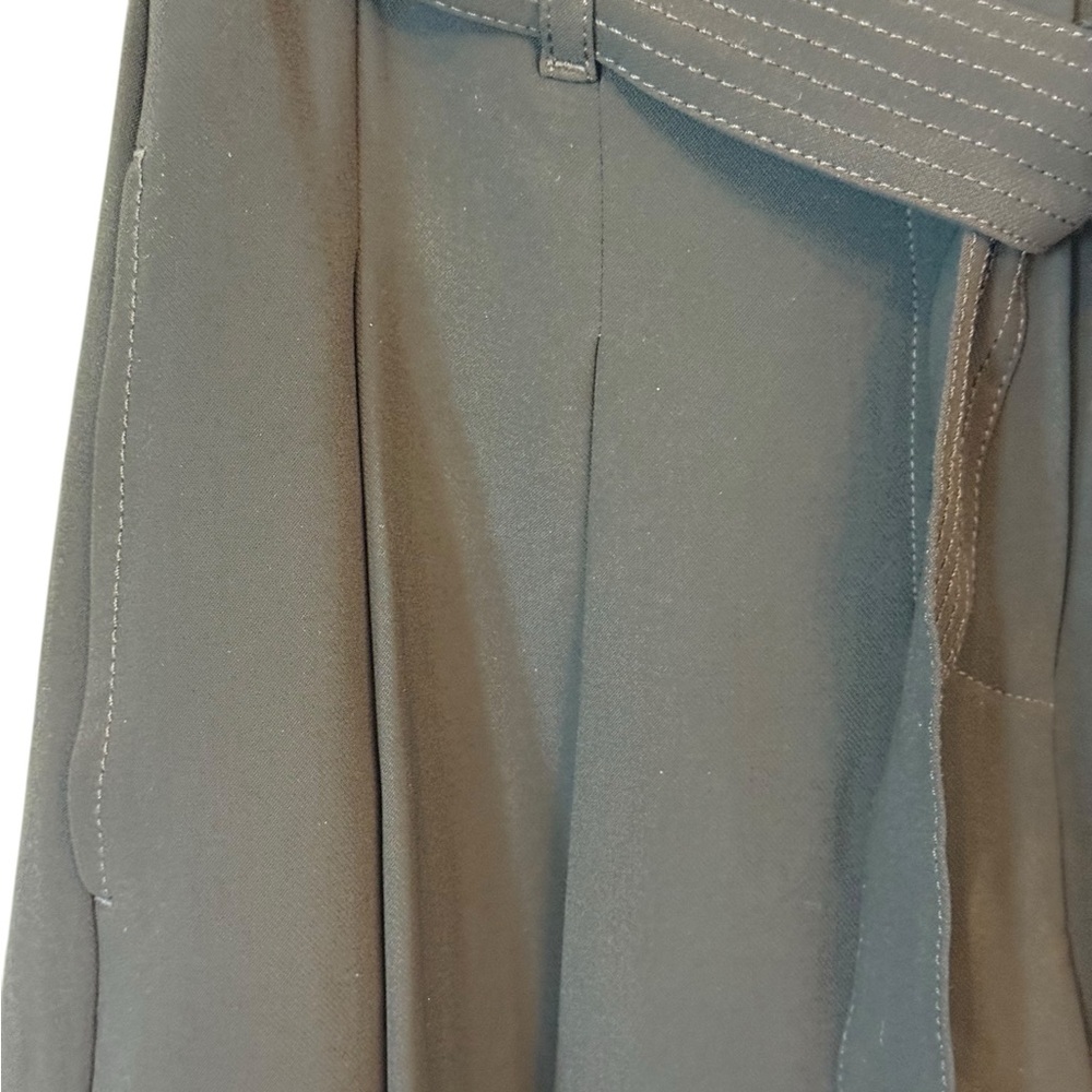 White House Black Market Pleated Full Shorts - Picture 3 of 10
